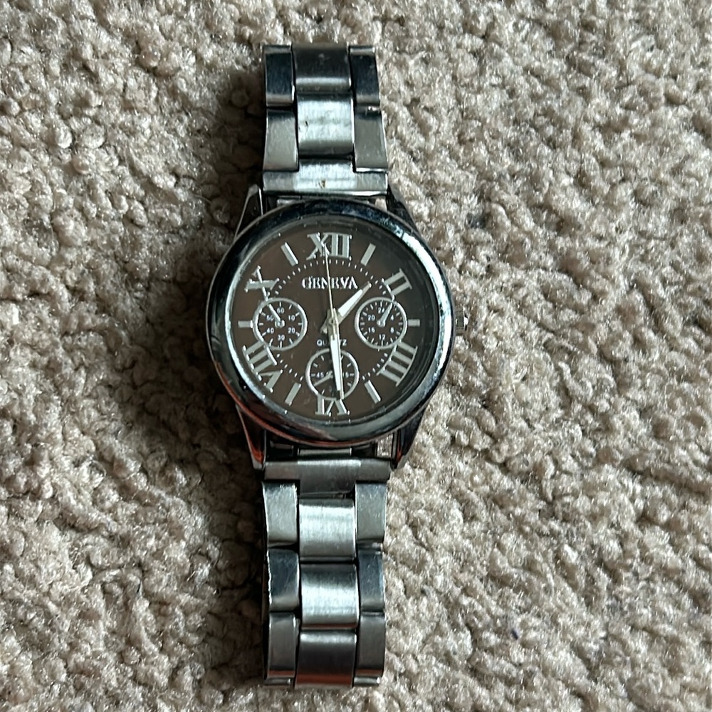 Geneva unisex silver/brown vintage wristwatch one size‎ measurements shown